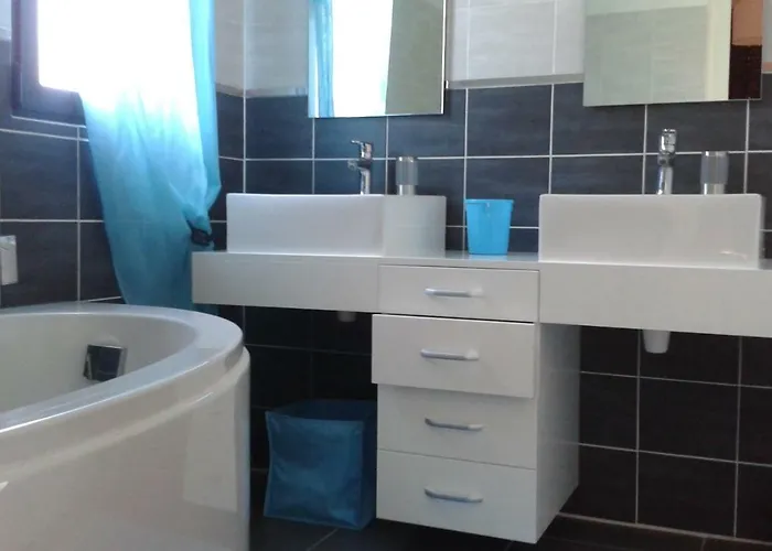 Avec Piscine Chauffee Feriehus